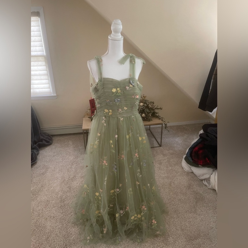 Sage Green Floral Formal Dress with Embroidery